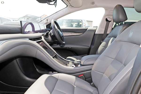 2025 MG IM5 Premium P12L