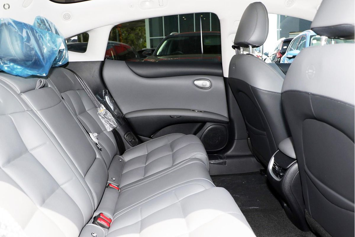 2025 MG IM5 Premium P12L