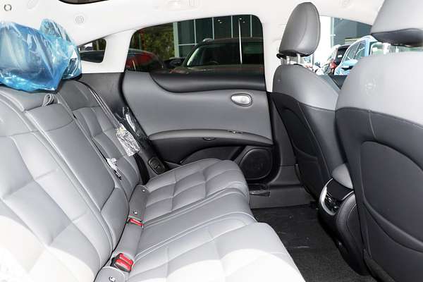 2025 MG IM5 Premium P12L