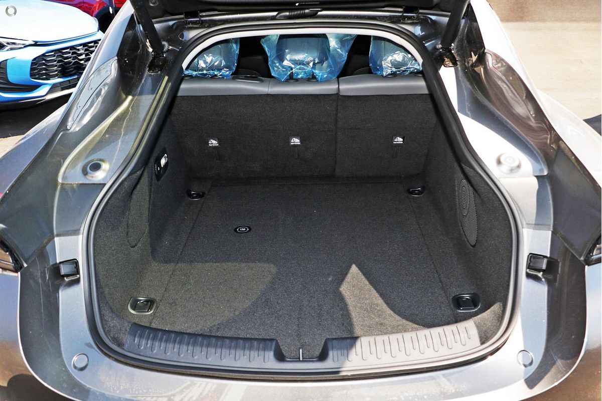 2025 MG IM5 Premium P12L