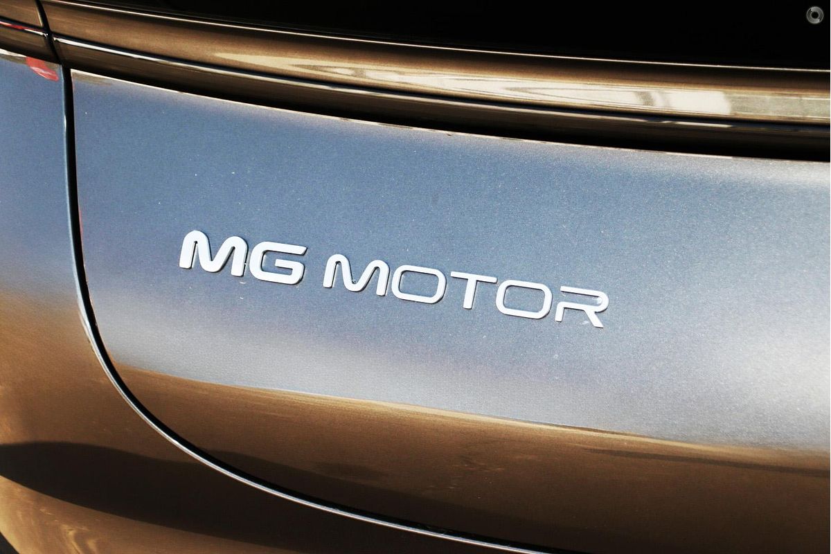 2025 MG IM5 Premium P12L