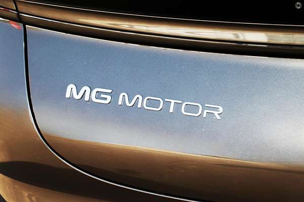 2025 MG IM5 Premium P12L