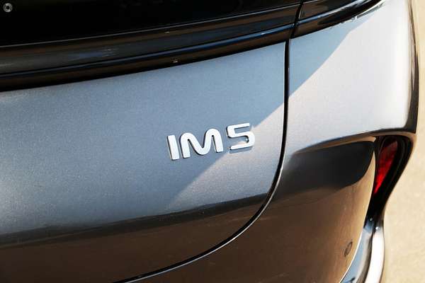 2025 MG IM5 Premium P12L