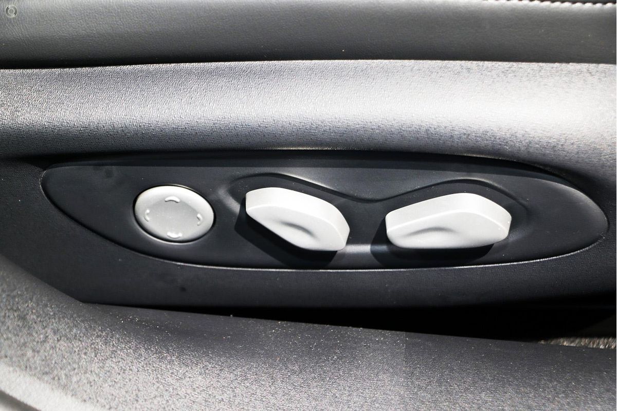 2025 MG IM5 Premium P12L