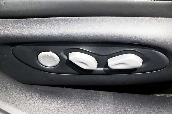 2025 MG IM5 Premium P12L