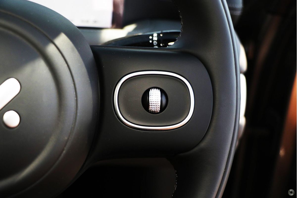 2025 MG IM5 Premium P12L