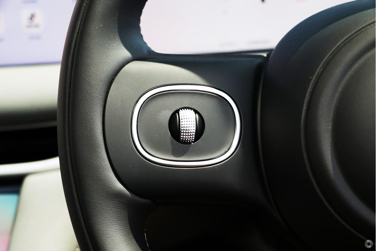 2025 MG IM5 Premium P12L