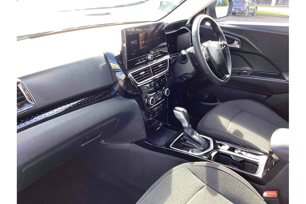 2025 Mahindra XUV3XO AX5L