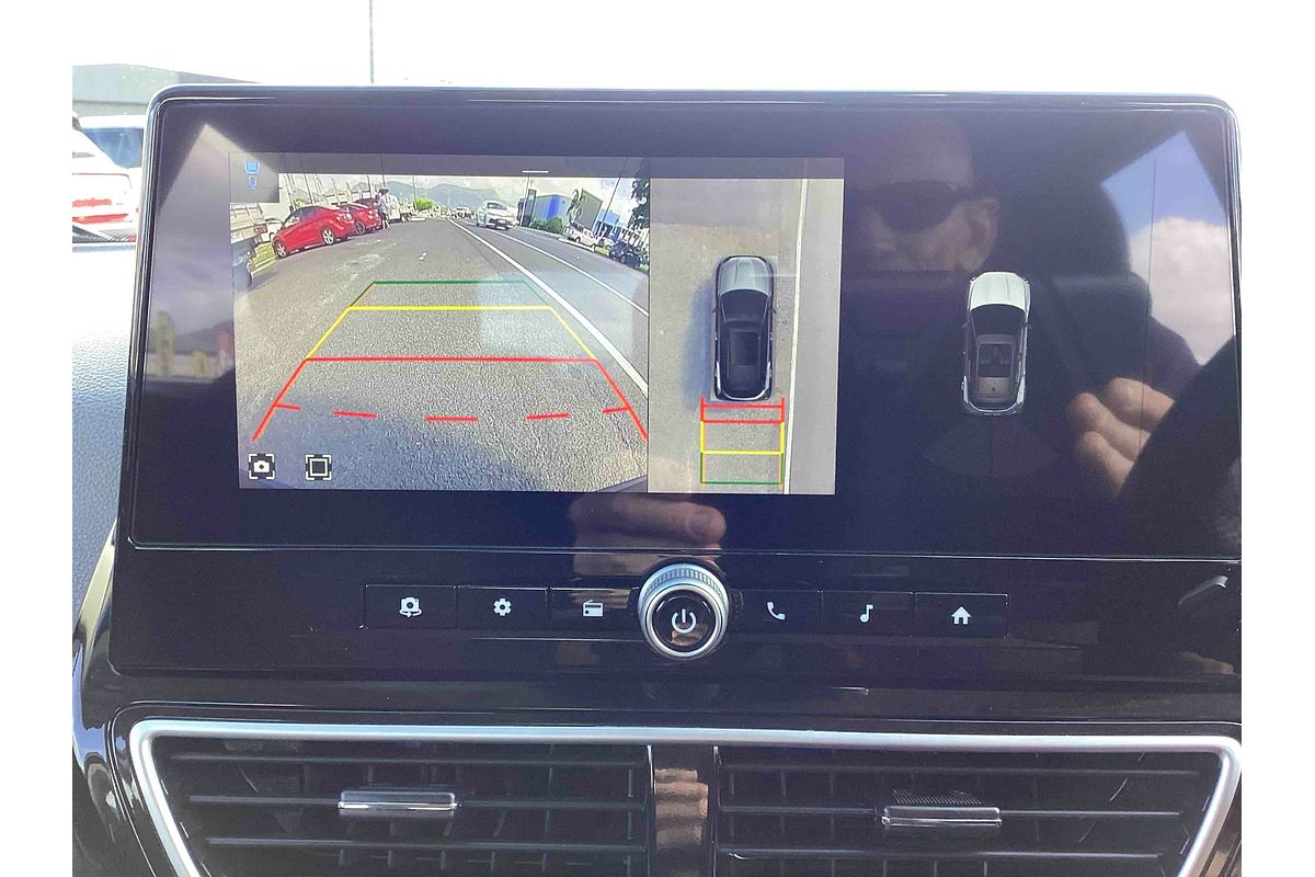 2025 Mahindra XUV3XO AX5L