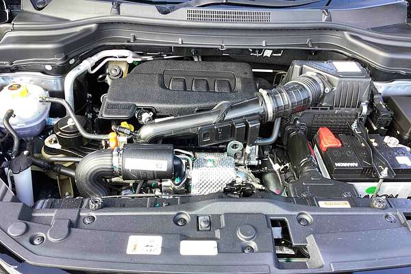 2025 Mahindra XUV3XO AX5L