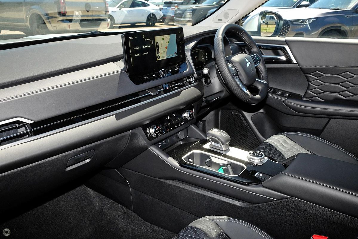 2025 Mitsubishi Outlander Exceed ZM