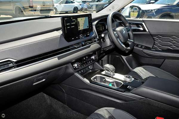 2025 Mitsubishi Outlander Exceed ZM