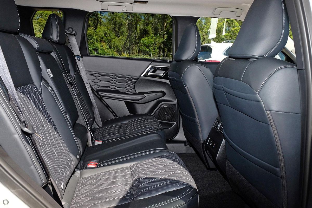 2025 Mitsubishi Outlander Exceed ZM