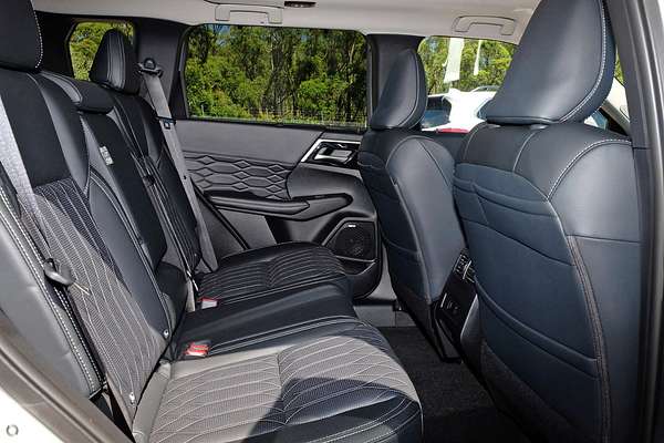 2025 Mitsubishi Outlander Exceed ZM