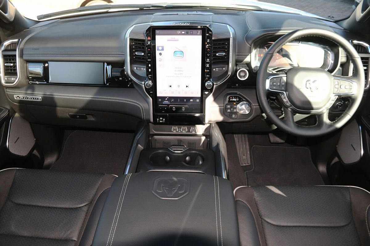 2025 RAM 1500 Laramie Sport Hurricane SO RamBox DT 4X4 SWB