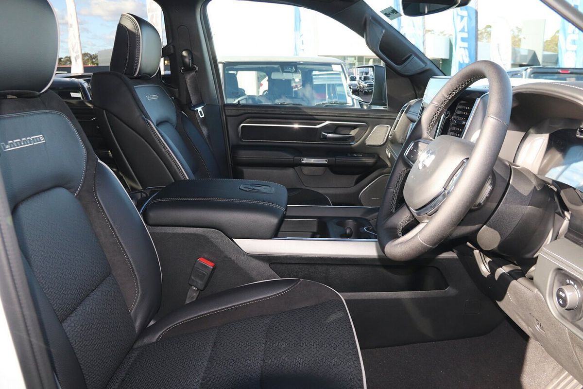 2025 RAM 1500 Laramie Sport Hurricane SO RamBox DT 4X4 SWB