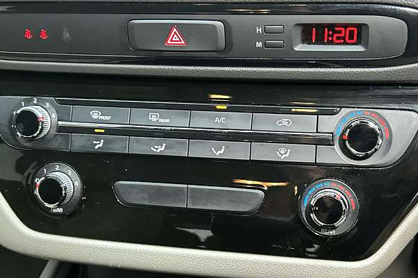 2017 Kia Carnival S YP