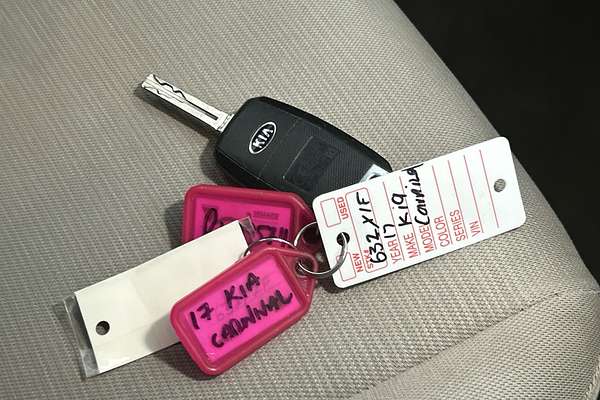 2017 Kia Carnival S YP