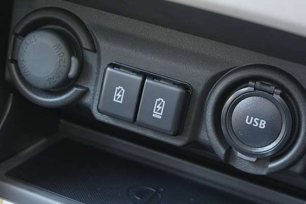 2025 Suzuki Swift Hybrid GLX UZ