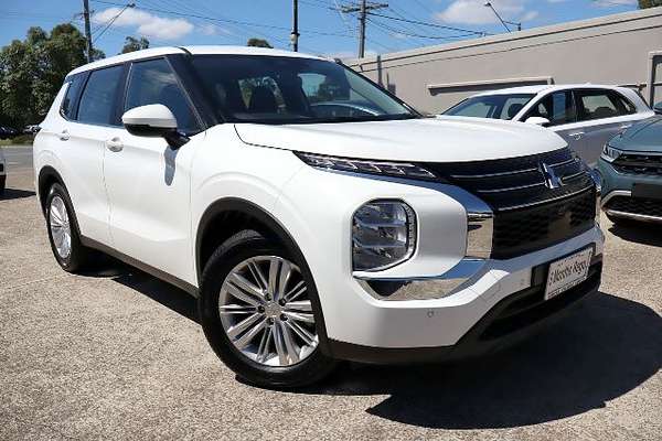 2023 Mitsubishi Outlander ES ZM