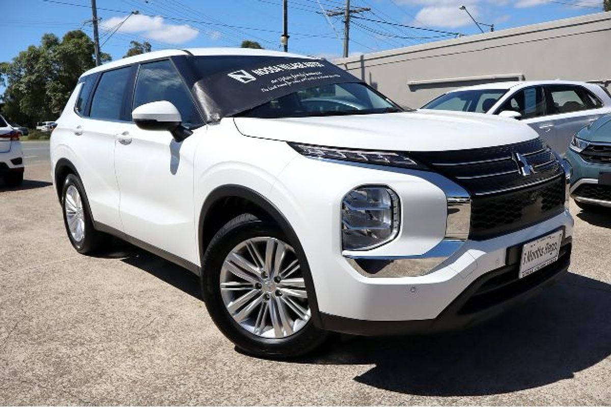 2023 Mitsubishi Outlander ES ZM