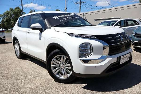 2023 Mitsubishi Outlander ES ZM