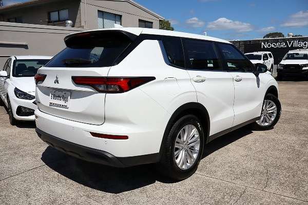2023 Mitsubishi Outlander ES ZM