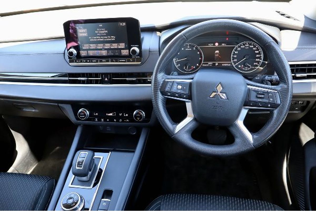 2023 Mitsubishi Outlander ES ZM