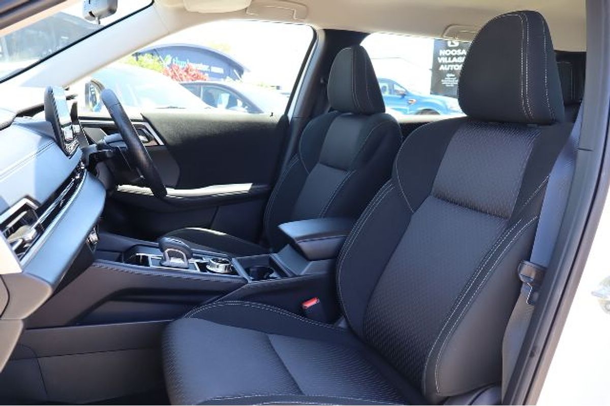 2023 Mitsubishi Outlander ES ZM