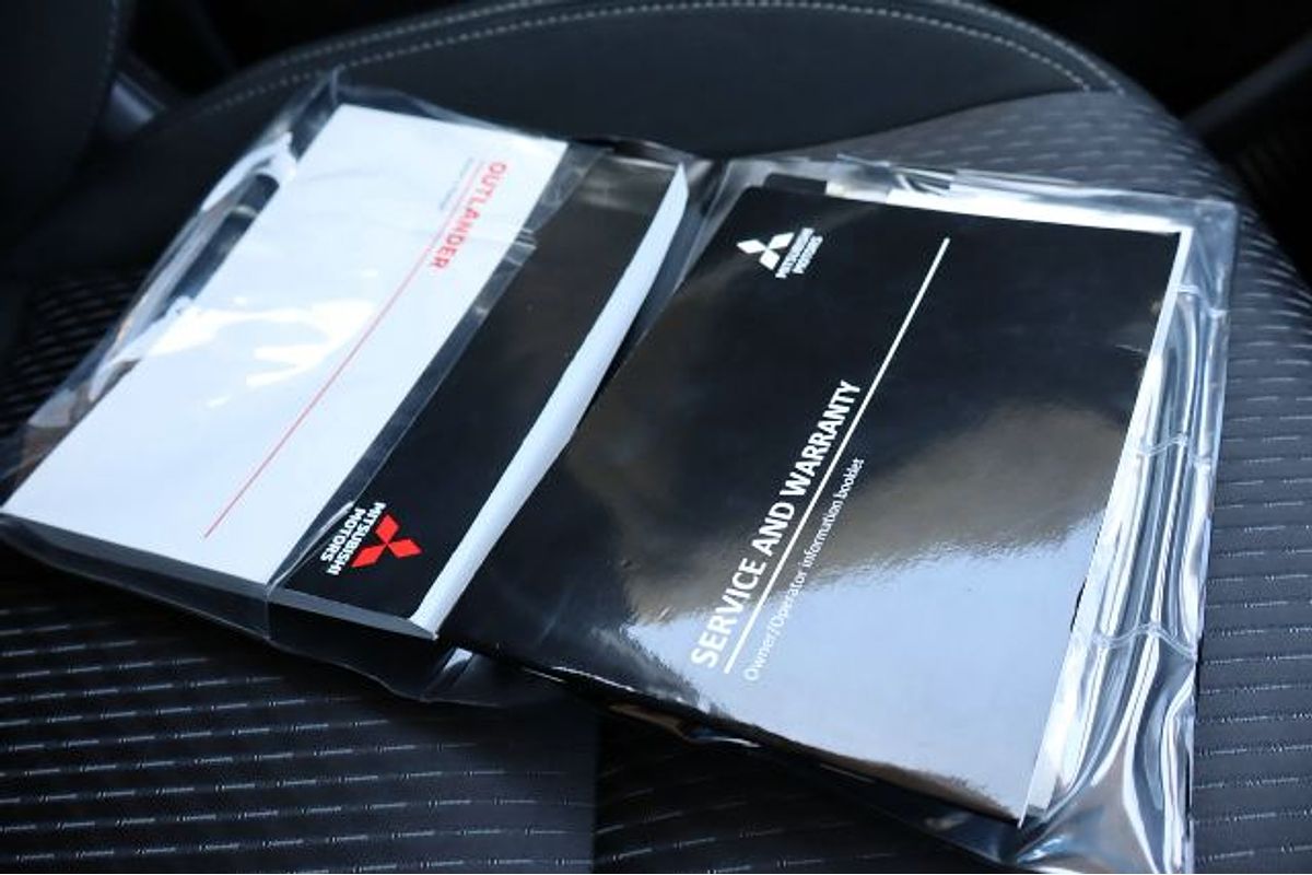 2023 Mitsubishi Outlander ES ZM