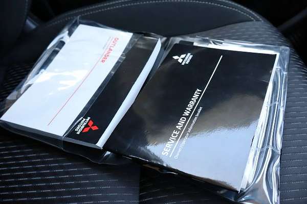 2023 Mitsubishi Outlander ES ZM