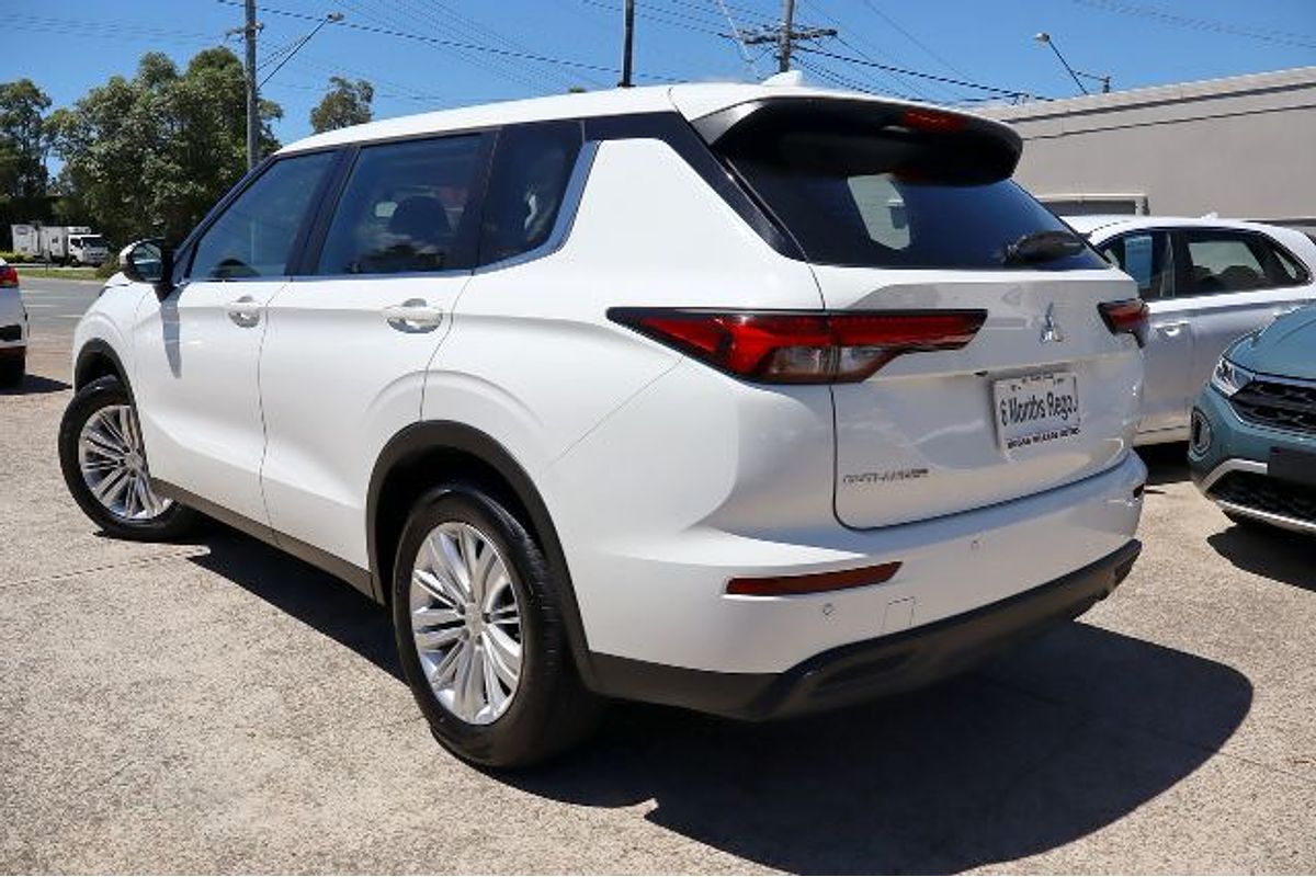 2023 Mitsubishi Outlander ES ZM