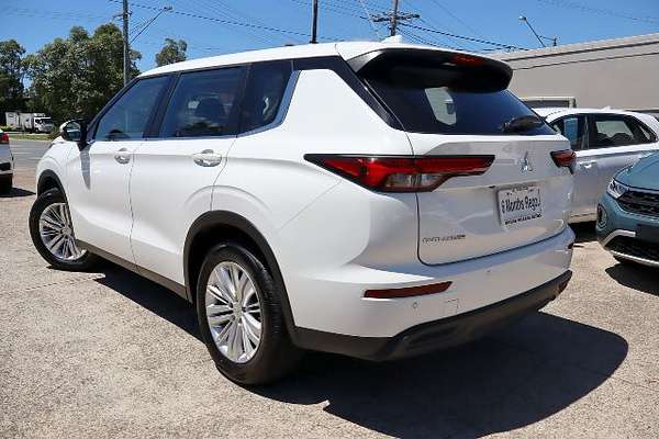 2023 Mitsubishi Outlander ES ZM