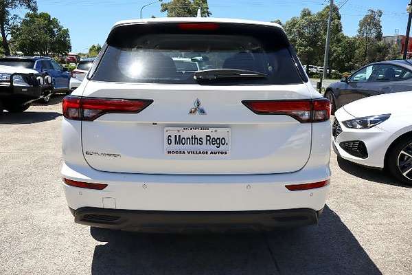 2023 Mitsubishi Outlander ES ZM