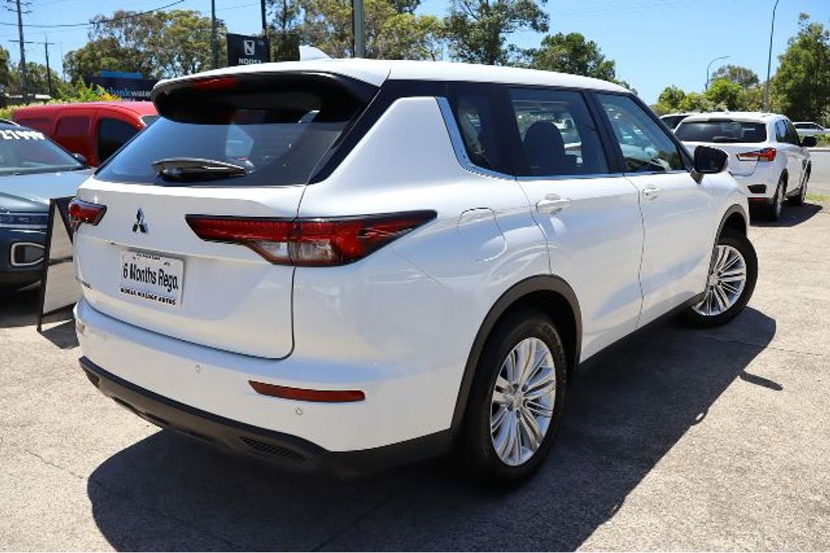 2023 Mitsubishi Outlander ES ZM