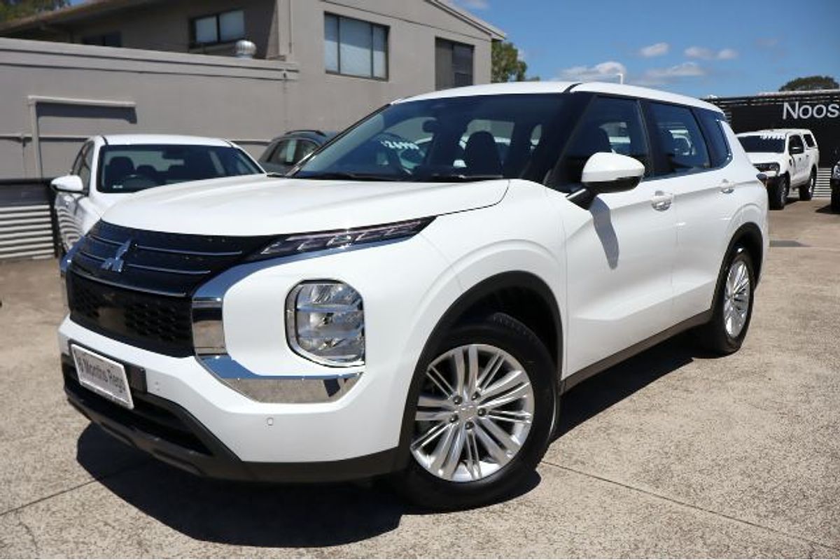 2023 Mitsubishi Outlander ES ZM