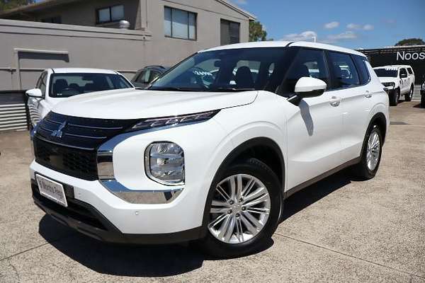 2023 Mitsubishi Outlander ES ZM