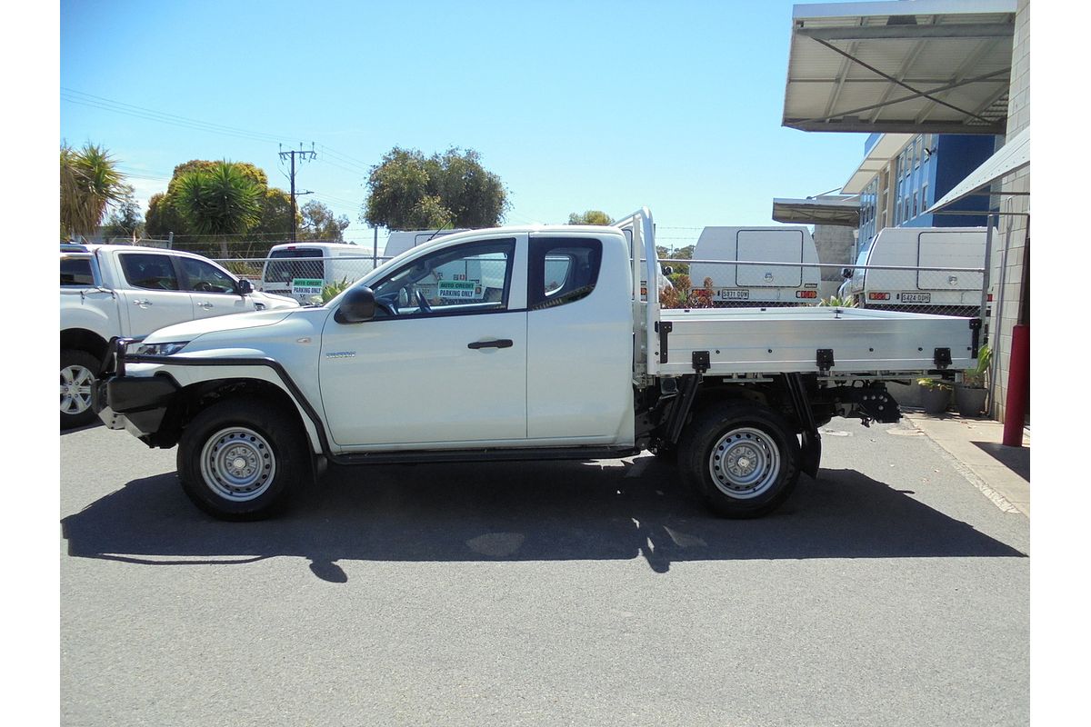 2022 Mitsubishi Triton GLX MR 4X4