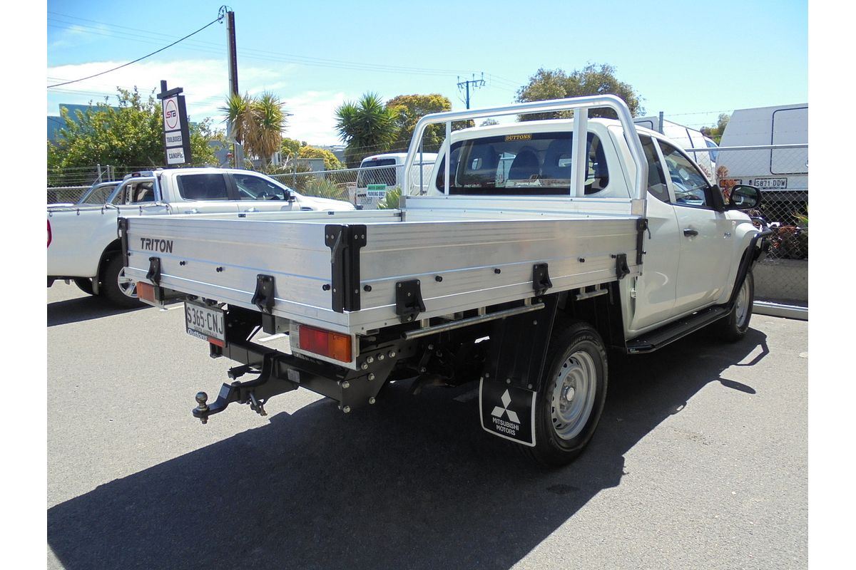 2022 Mitsubishi Triton GLX MR 4X4