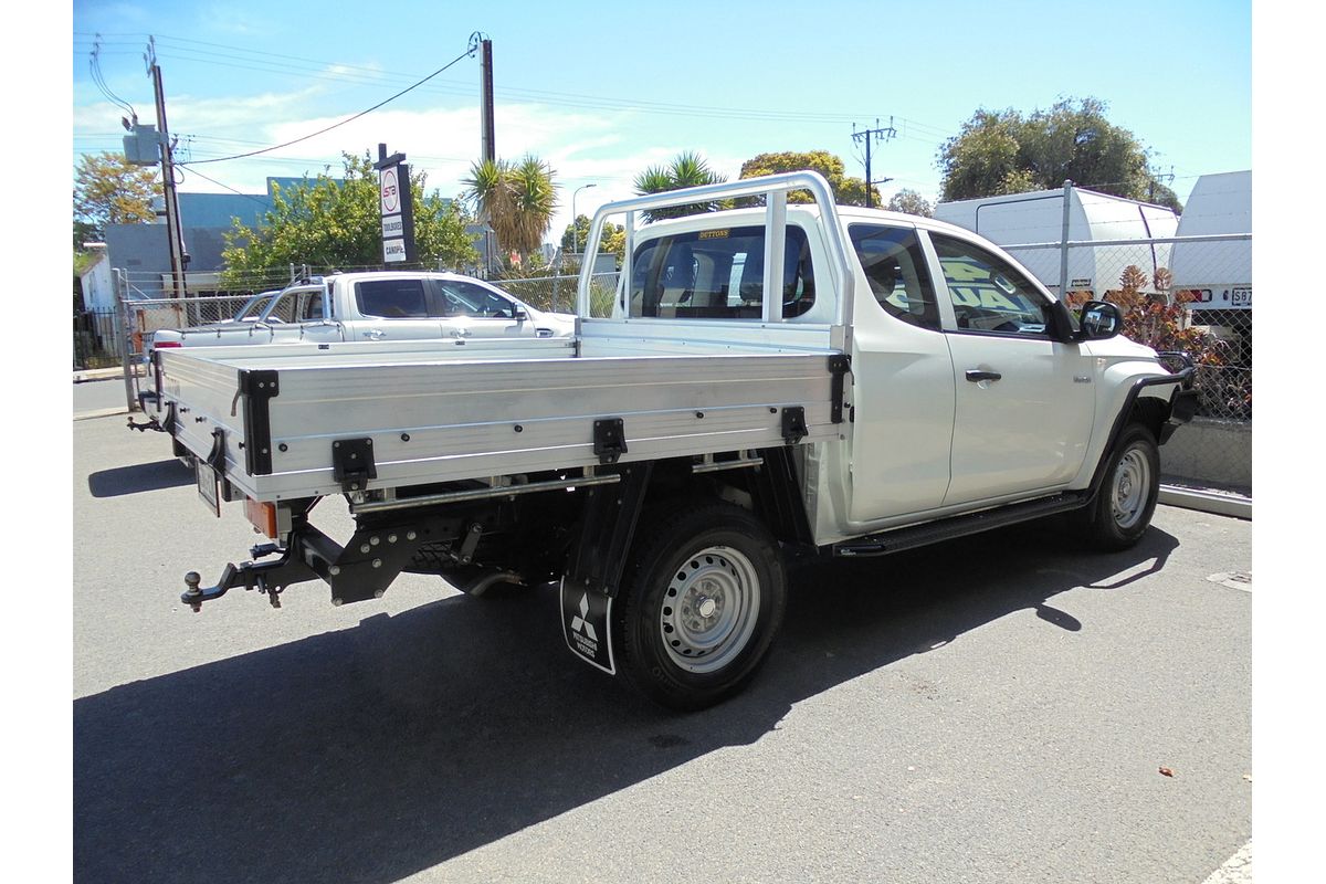 2022 Mitsubishi Triton GLX MR 4X4