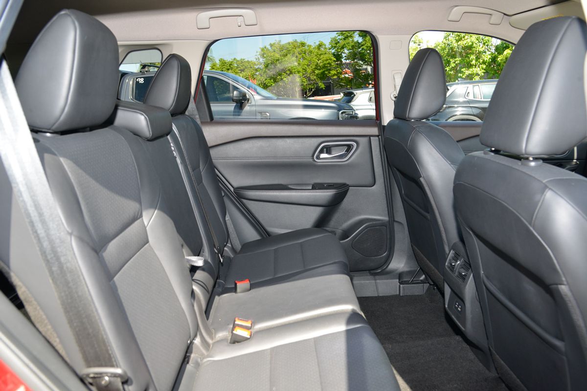 2023 Nissan X-TRAIL ST-L T33