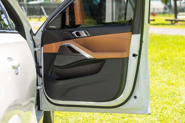 2023 BMW X6 M50i G06