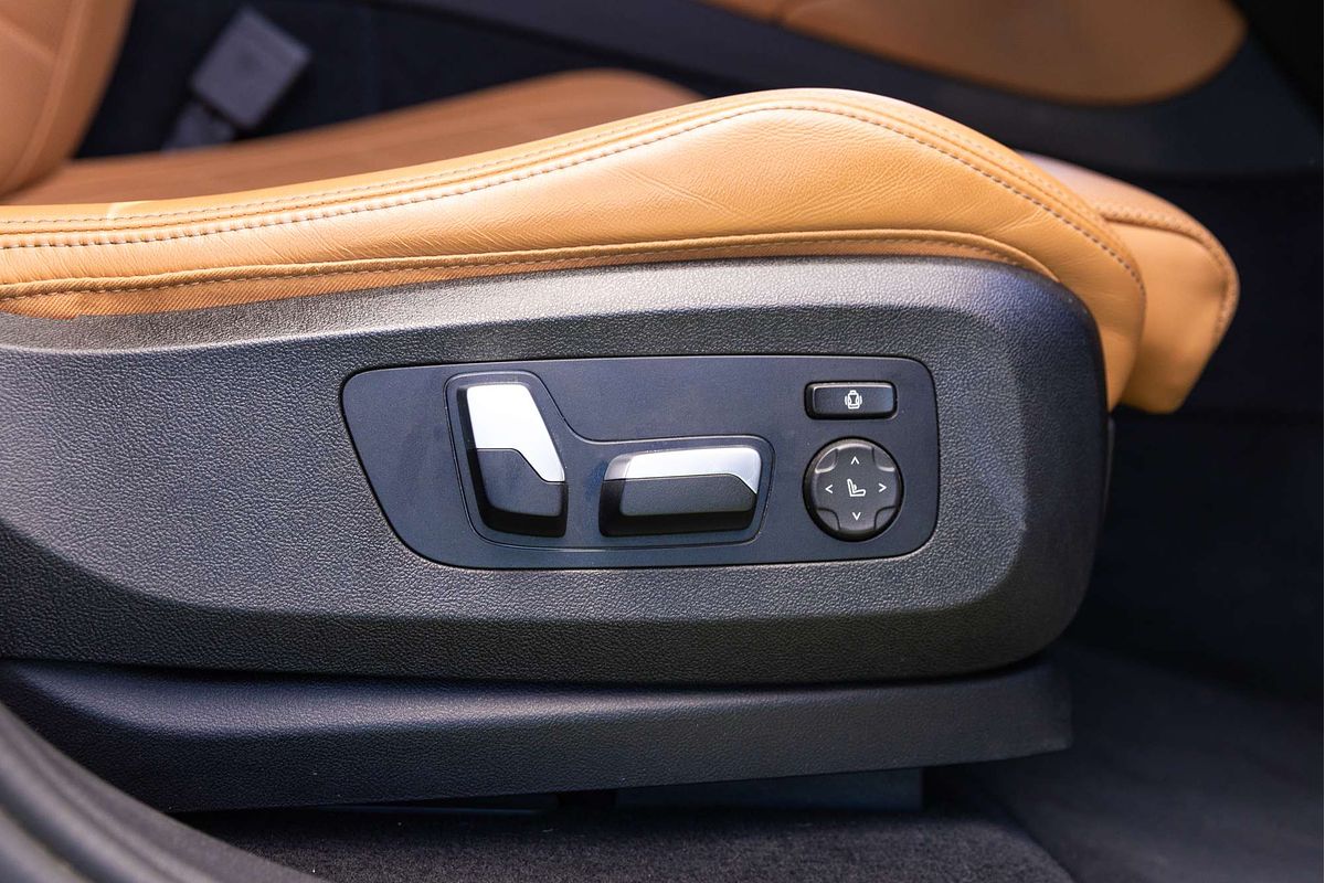 2023 BMW X6 M50i G06