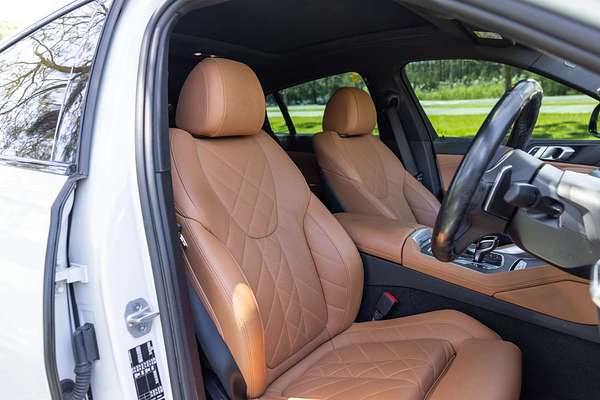 2023 BMW X6 M50i G06