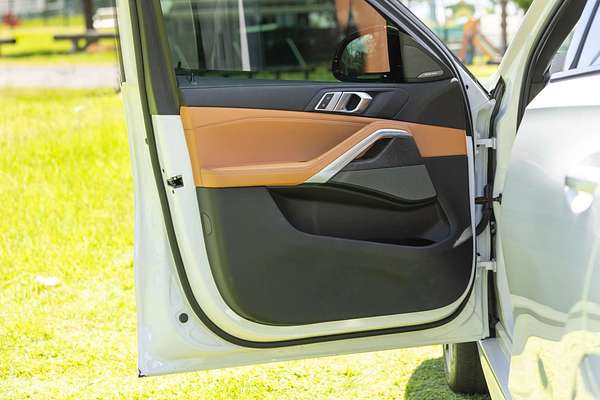 2023 BMW X6 M50i G06