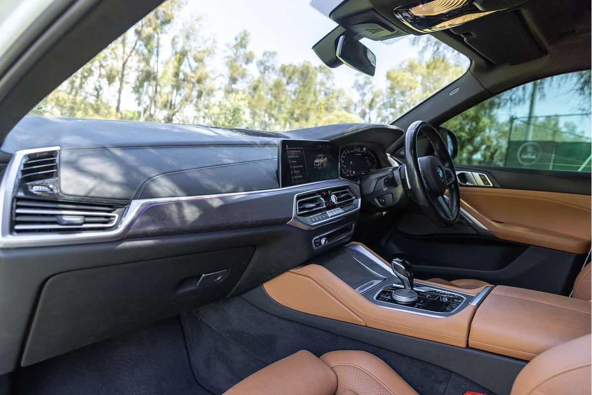 2023 BMW X6 M50i G06