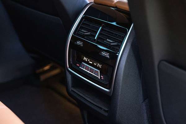 2023 BMW X6 M50i G06