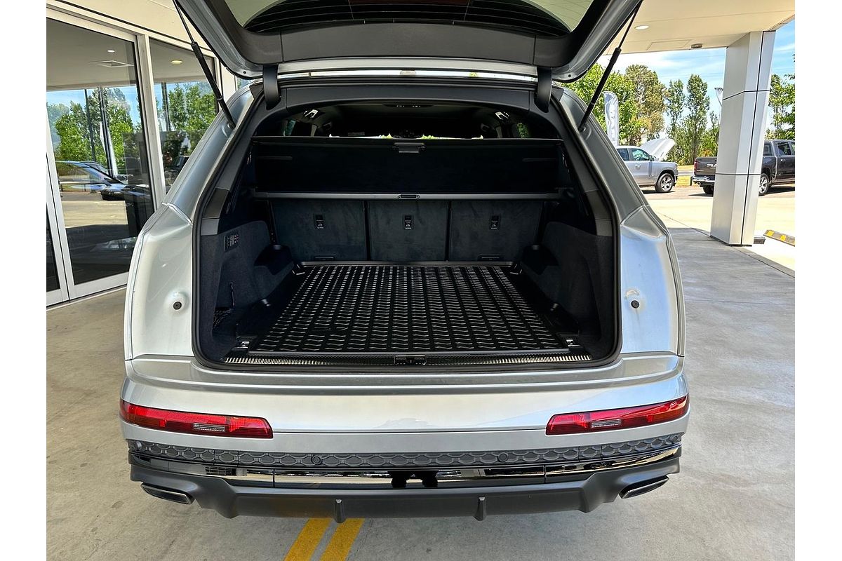 2025 Audi Q7 55 TFSI S line 4M