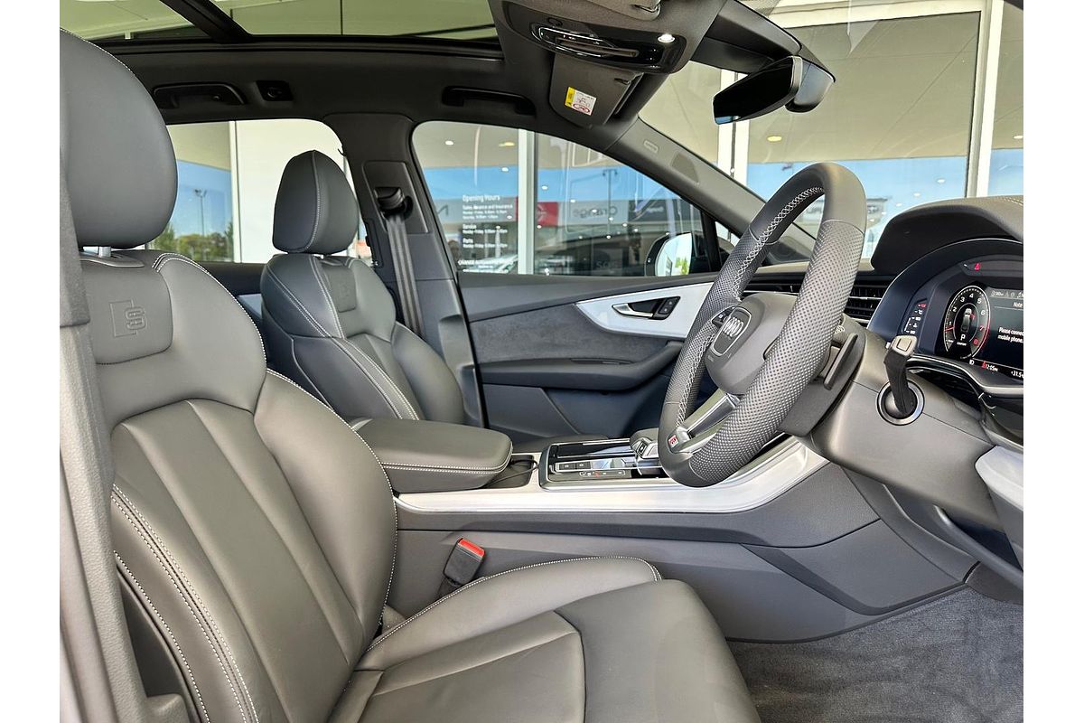 2025 Audi Q7 55 TFSI S line 4M