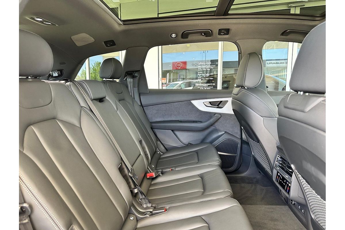 2025 Audi Q7 55 TFSI S line 4M